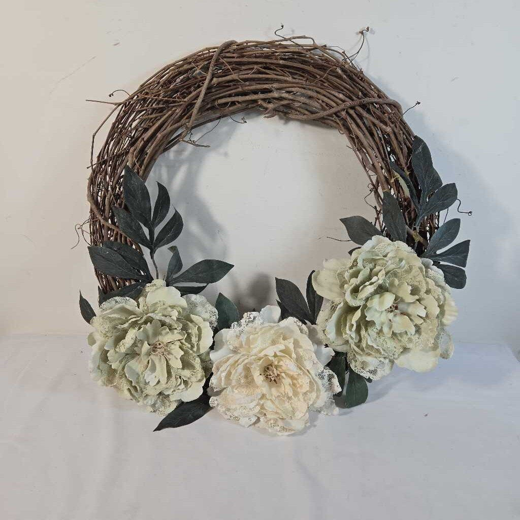 GRAPEVINE WREATH W/ LACE FLOWERS