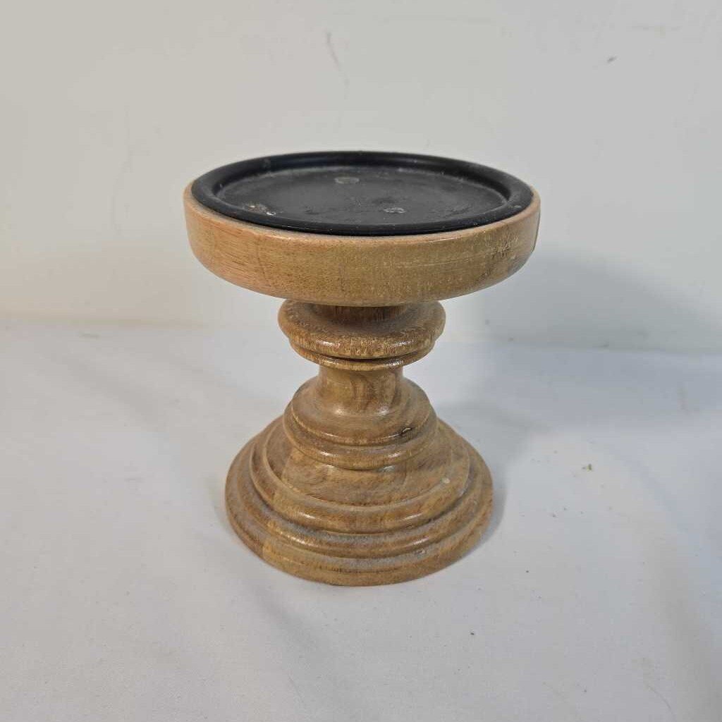 SHORT WOOD CANDLE HOLDER