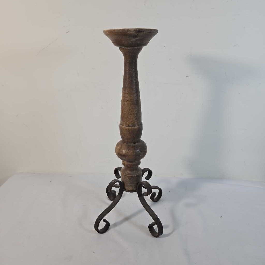 WOOD CANDLE HOLDER ON METAL STAND
