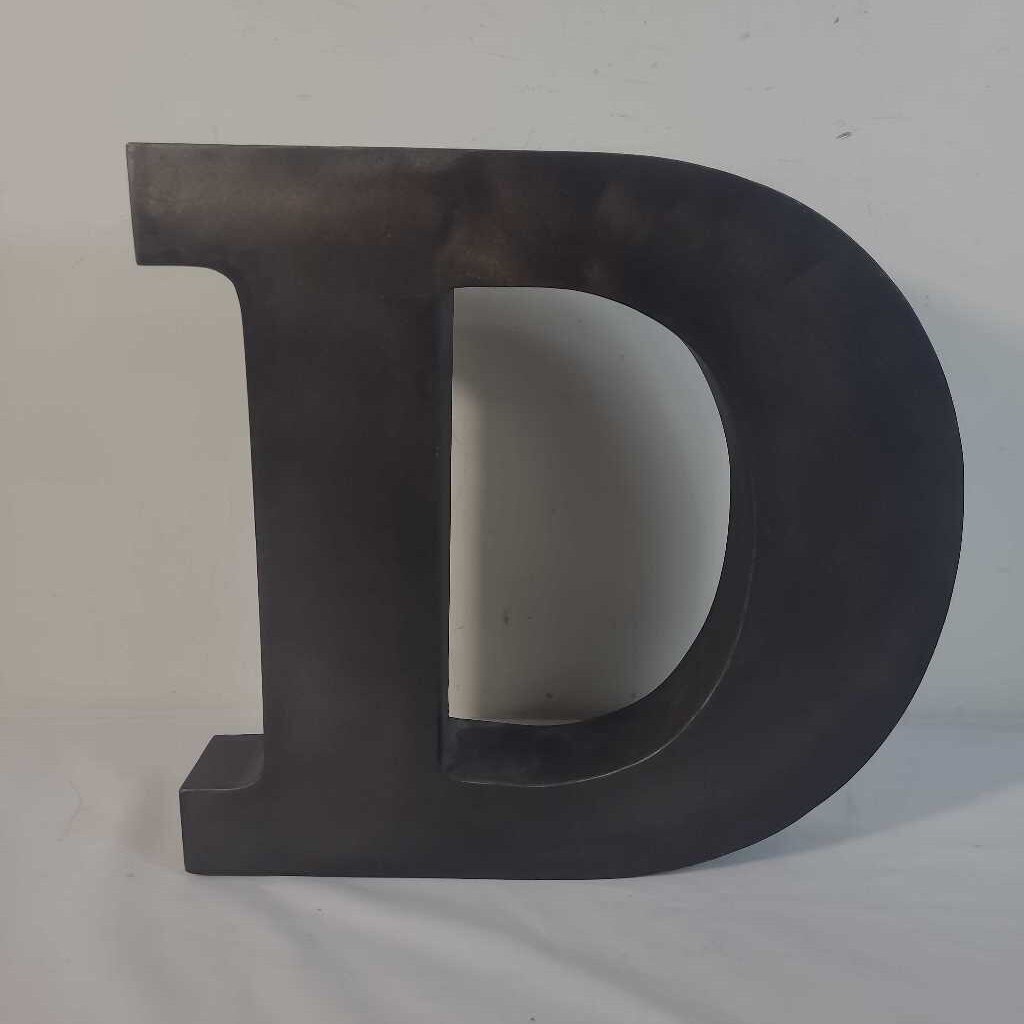 WALL MOUNTED METAL D