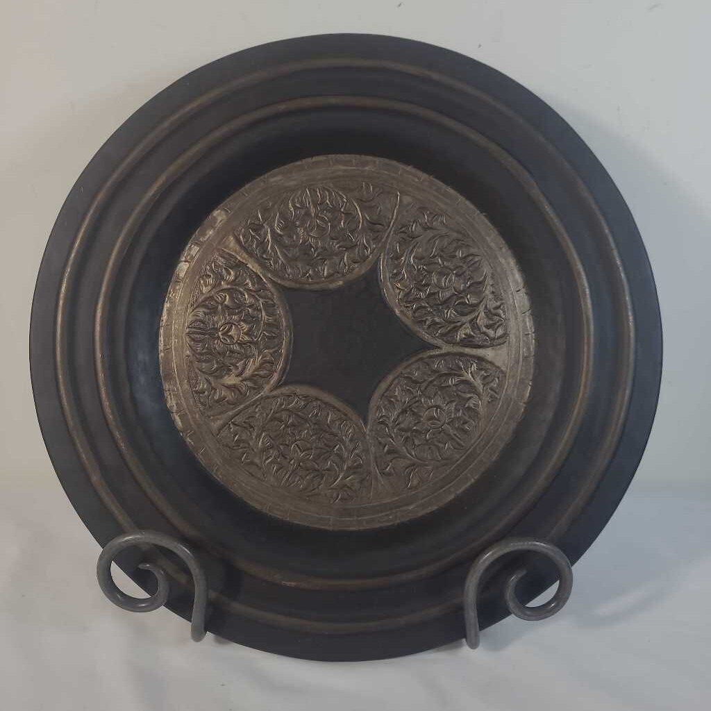 DECORATIVE TIN PLATE ON STAND A