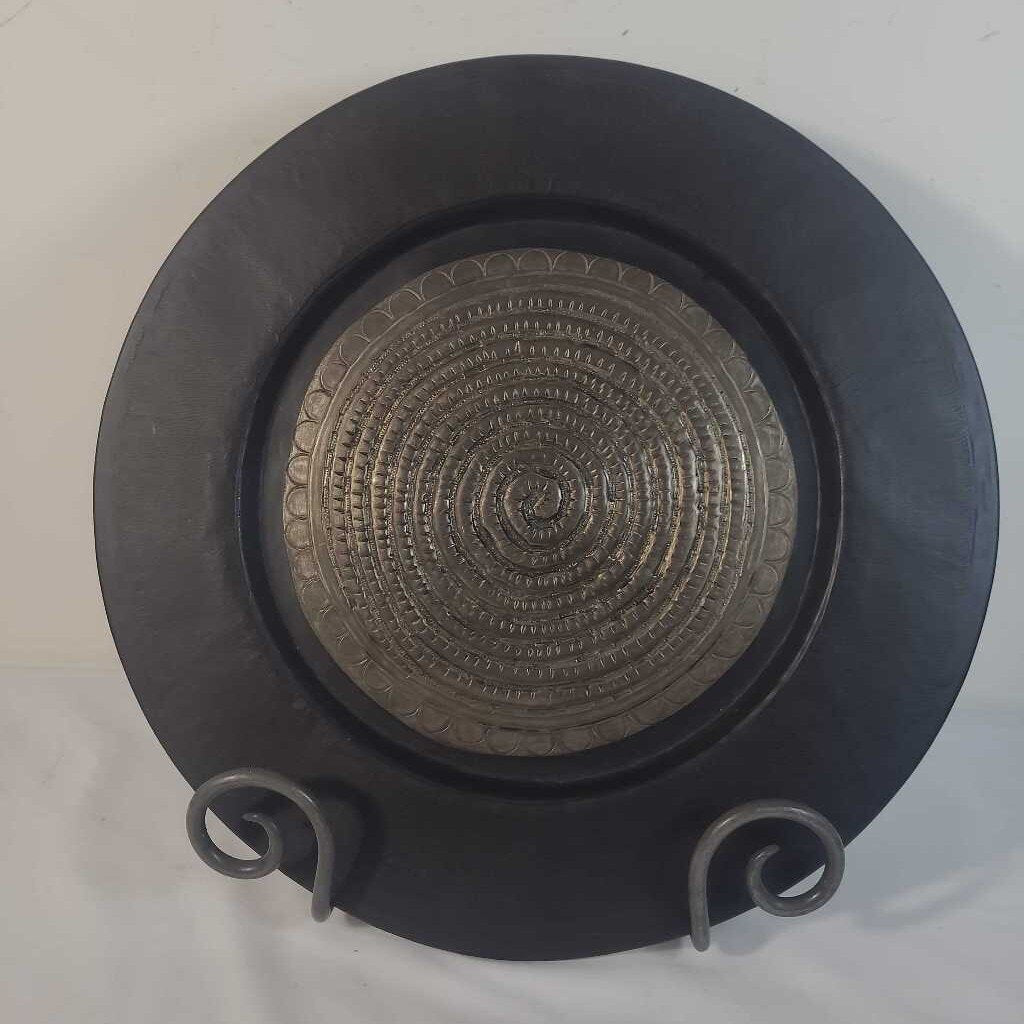 DECORATIVE TIN PLATE ON STAND B