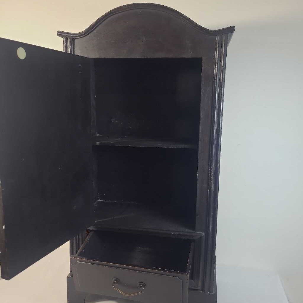 TABLETOP CURIO