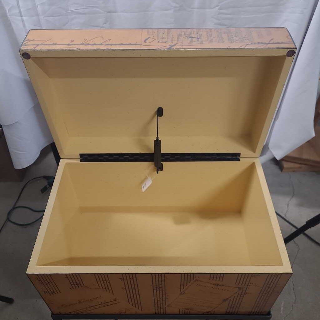 PIER 1 TRUNK ON STAND