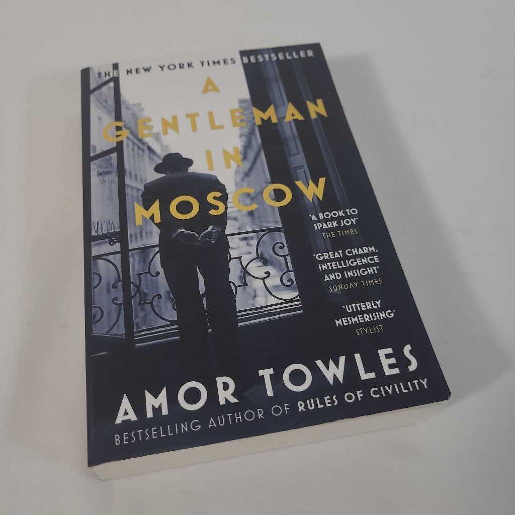 A GENTLEMAN IN MOSCOW - AMOR TOWLES