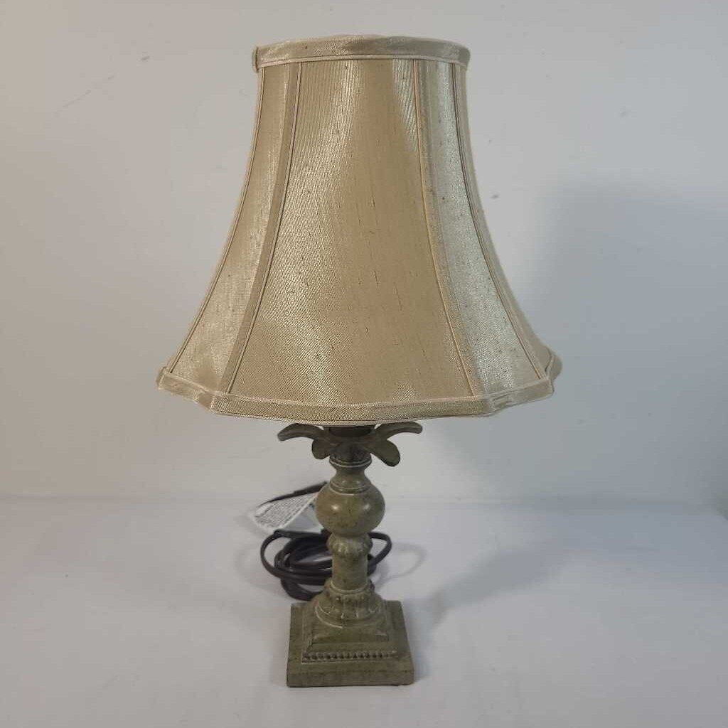 LAMP W/ SHADE