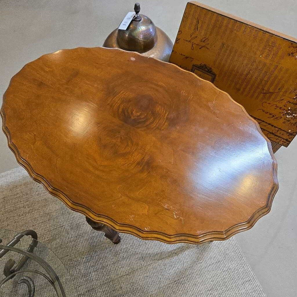PIE CRUST ACCENT TABLE