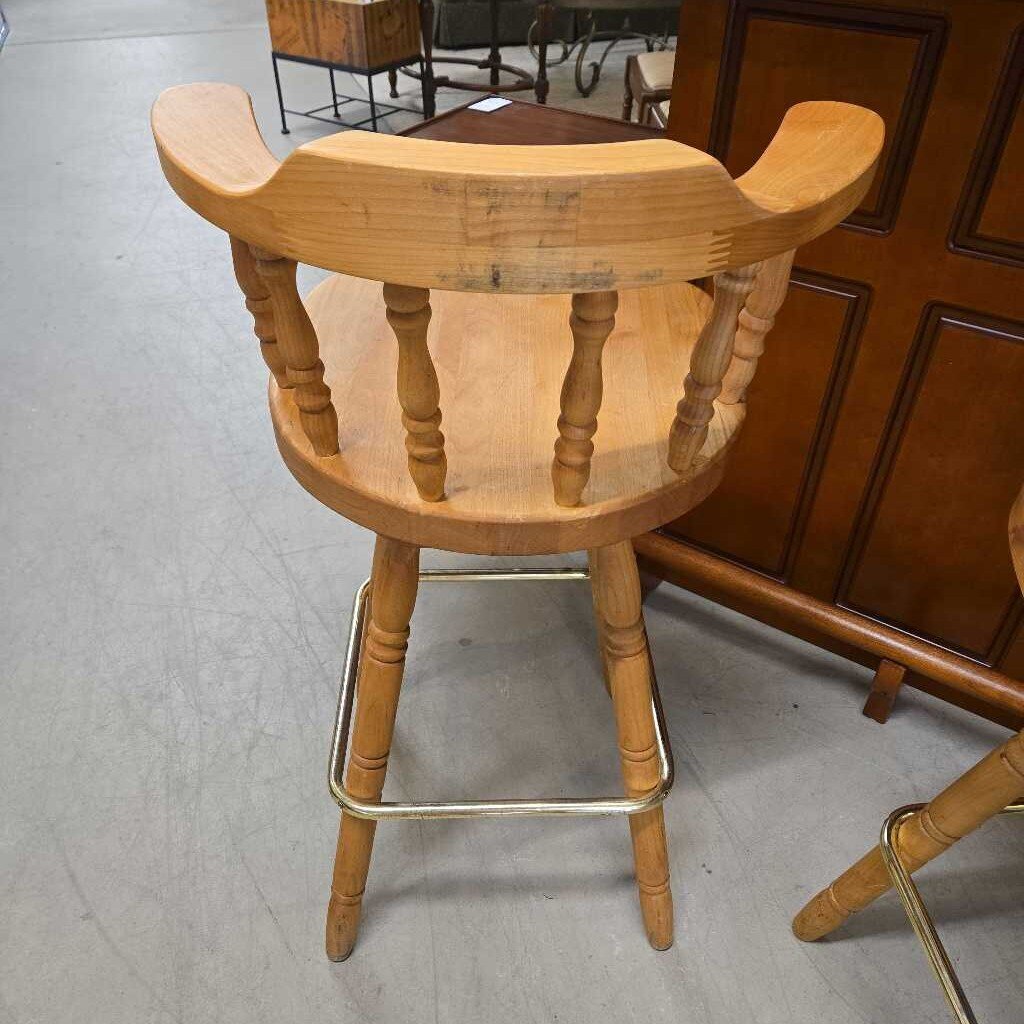 SWIVEL BAR STOOL