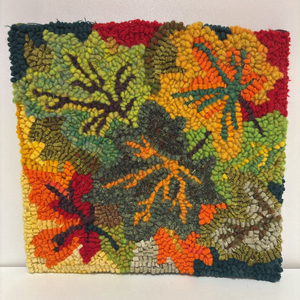 BB Teapot with Cozy and Maple Leaf Mat