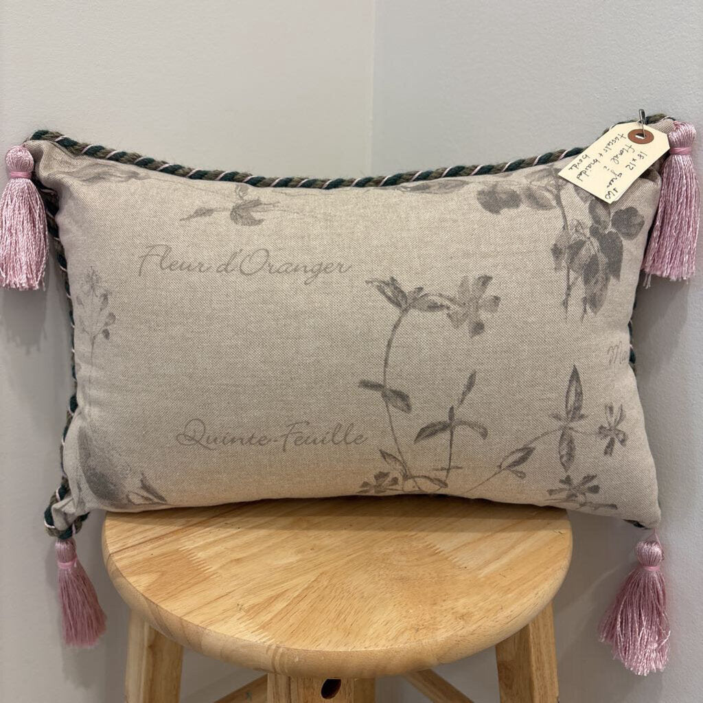 Pillow-18x12--Bee pillow with tassels