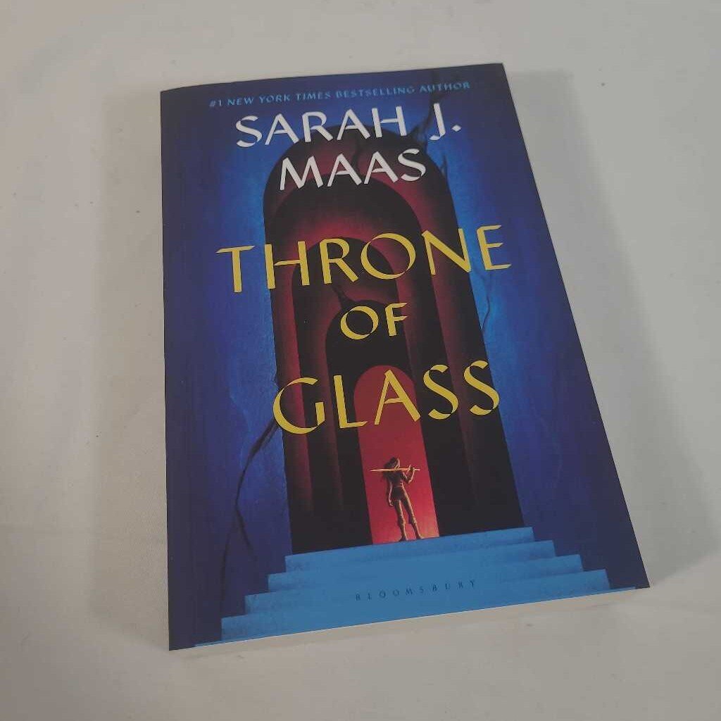 THRONE OF GLASS - SARAH J MAAS