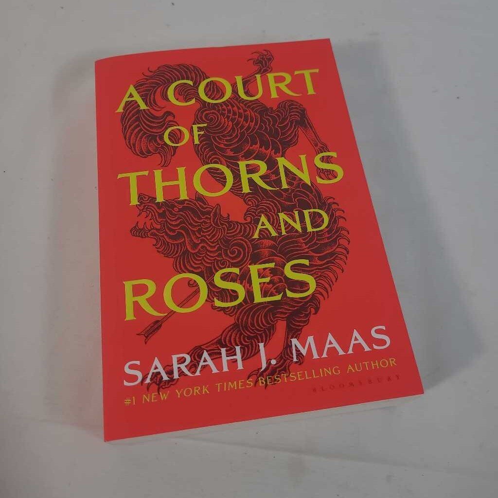 A COURT OF THORNS & ROSES - SARAH J MAAS