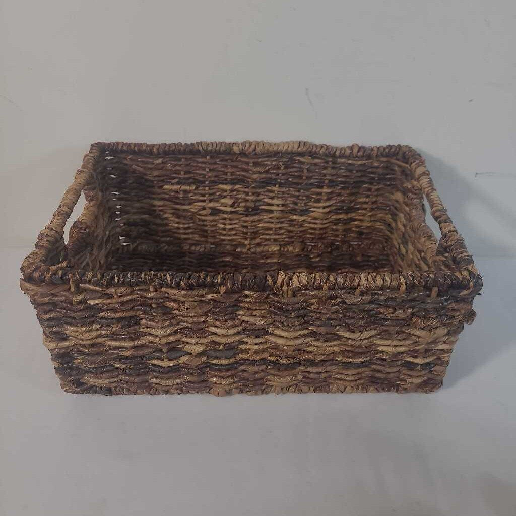WOVEN BASKET