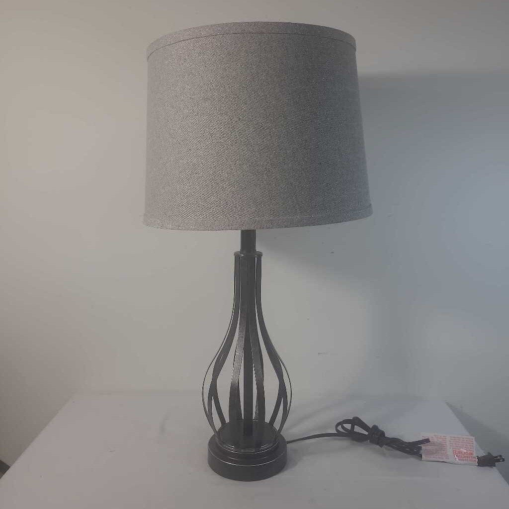 METAL TABLE LAMP W/GREY SHADE