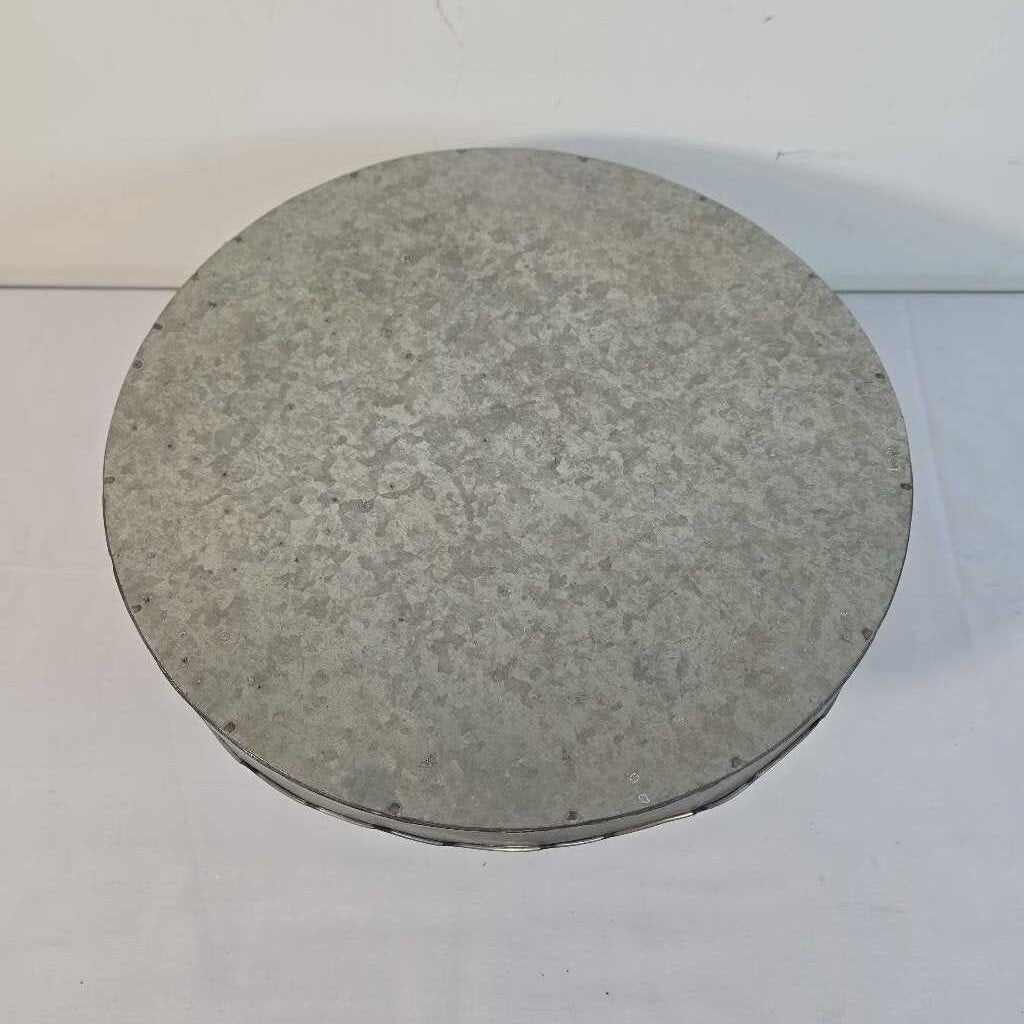 GALVANIZED CAKE STAND
