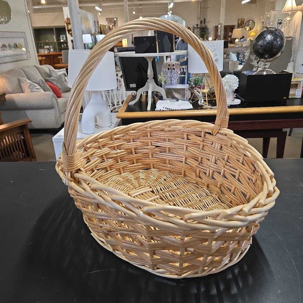 LG HANDLED BASKET