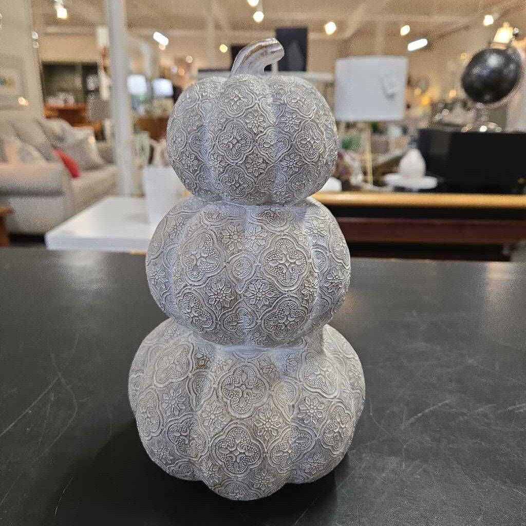 STACKED PUMPKINS W/FLORAL DESIGN