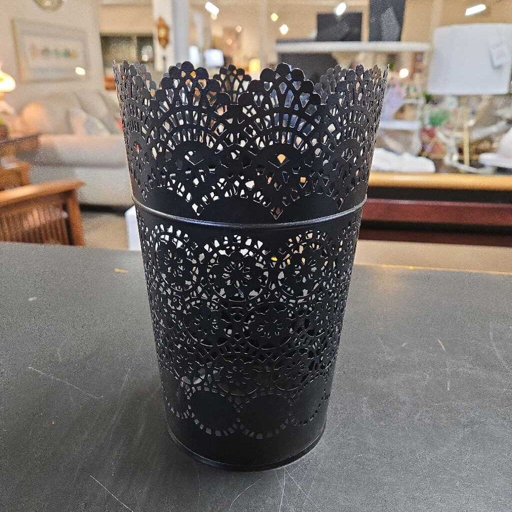BLACK TIN LACE VASE