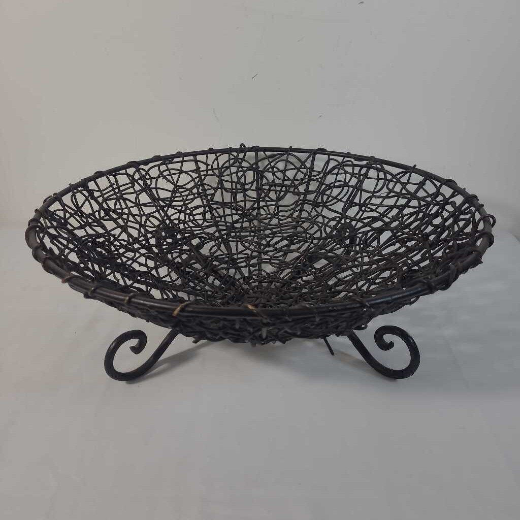 WOVEN BOWL W/ METAL FEET