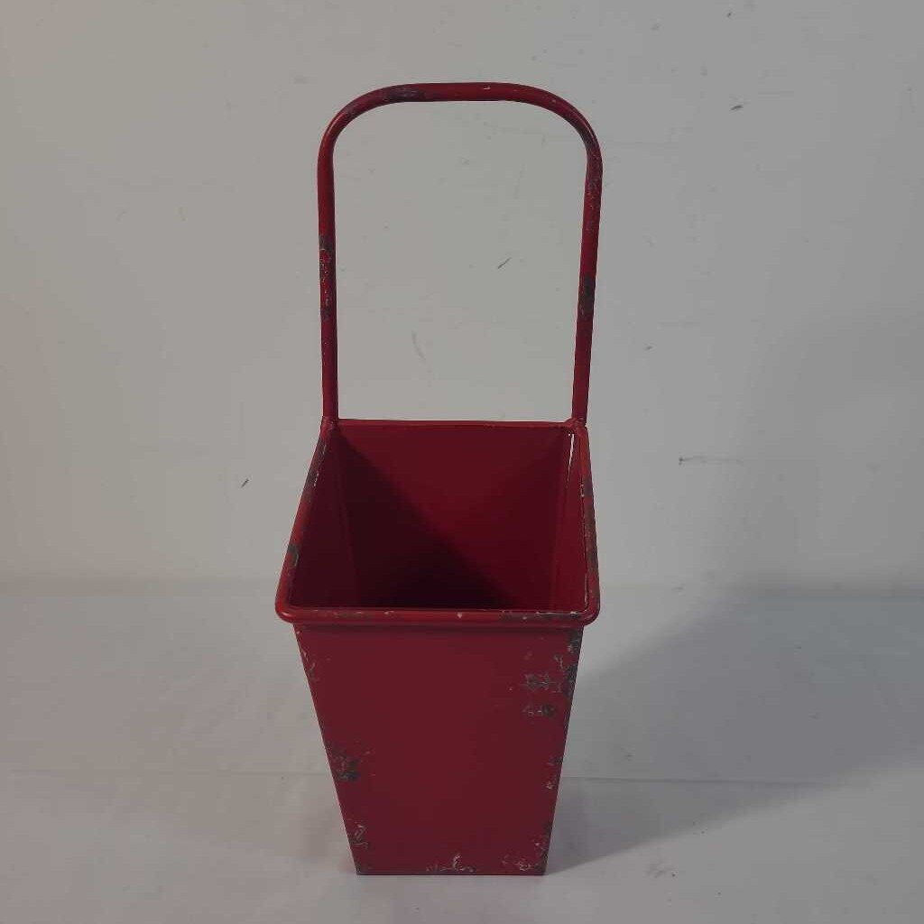 RED TIN WALL MOUNTED PLANTER