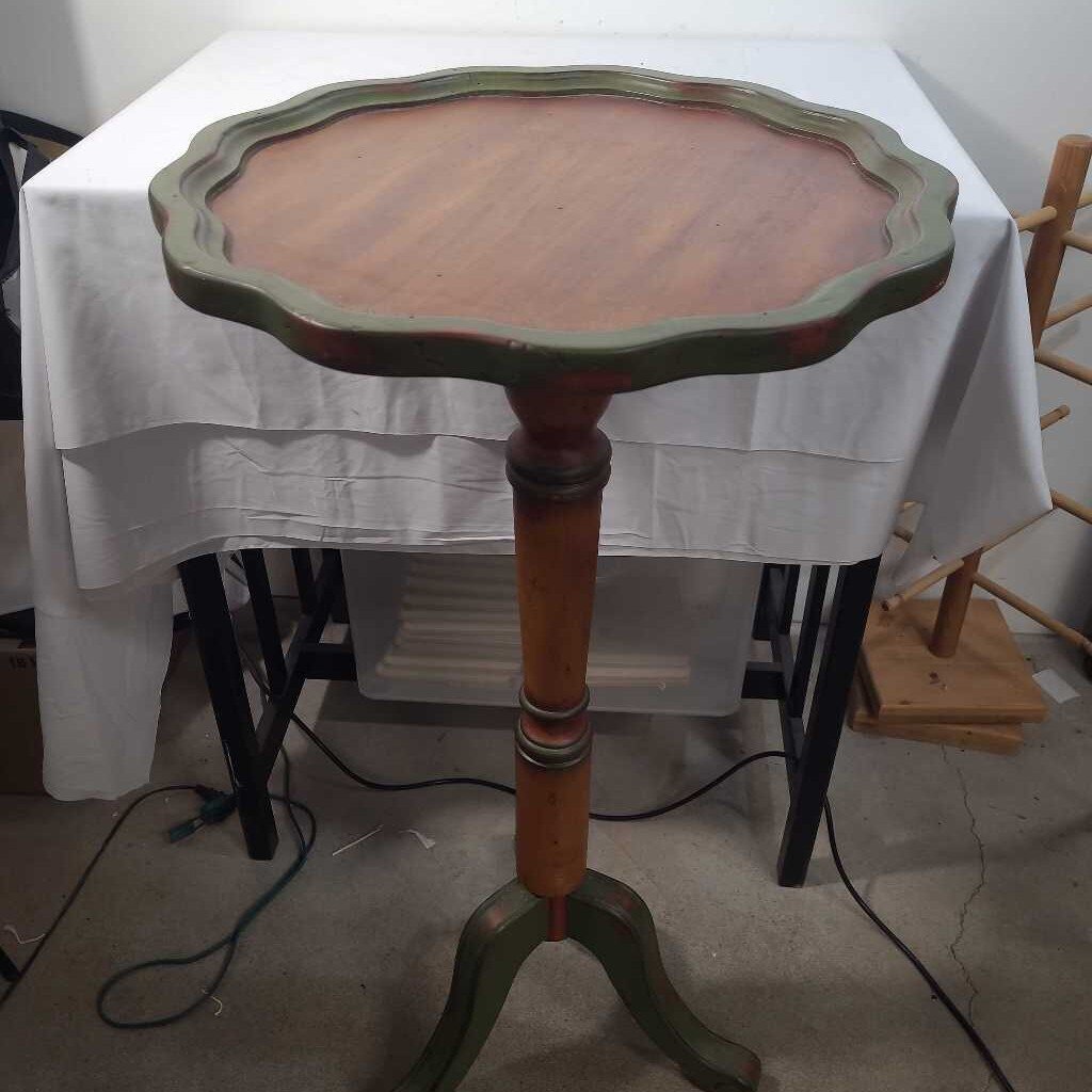 PIE CRUST GREEN & WOOD PLANT STAND