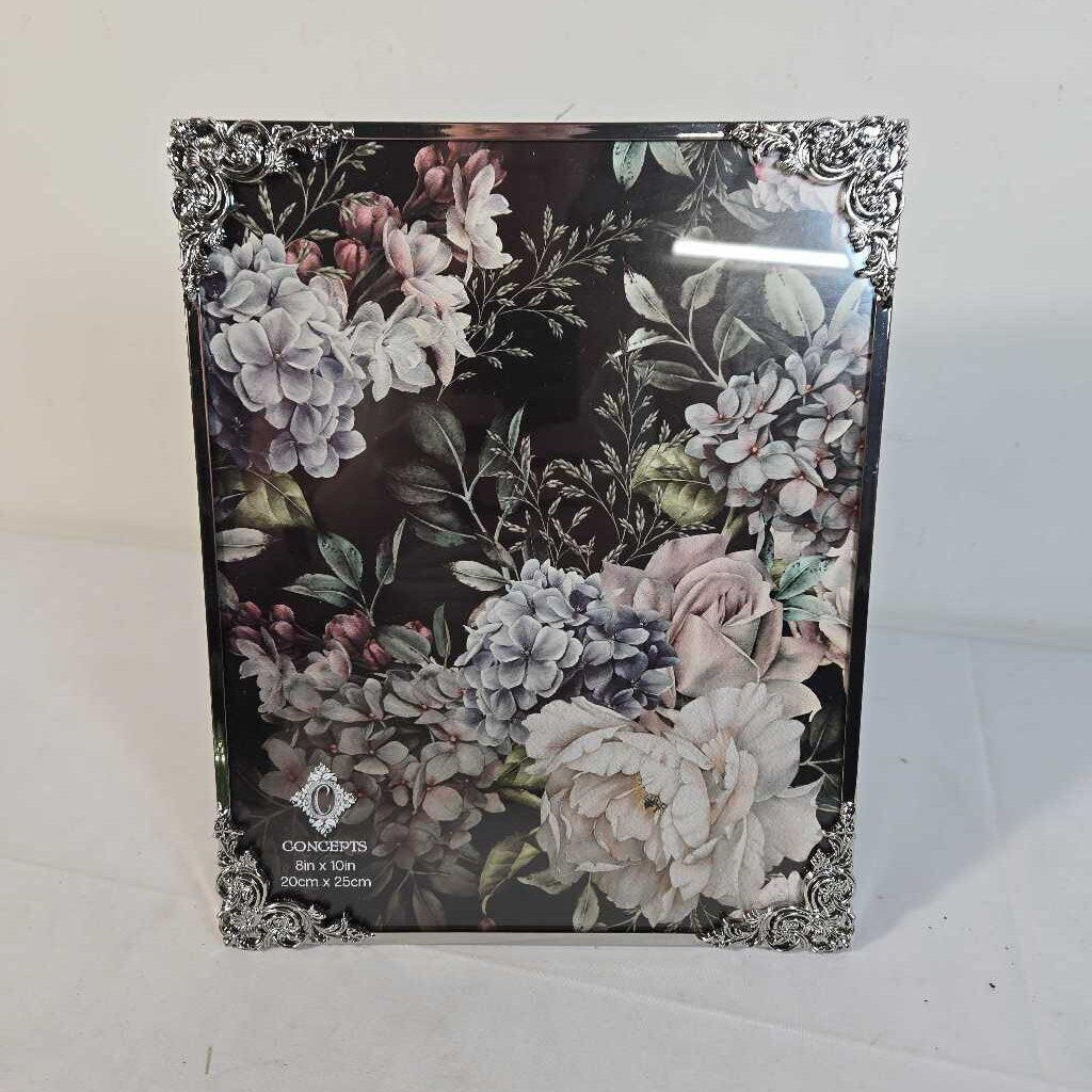 DECORATIVE CORNER PICTURE FRAME