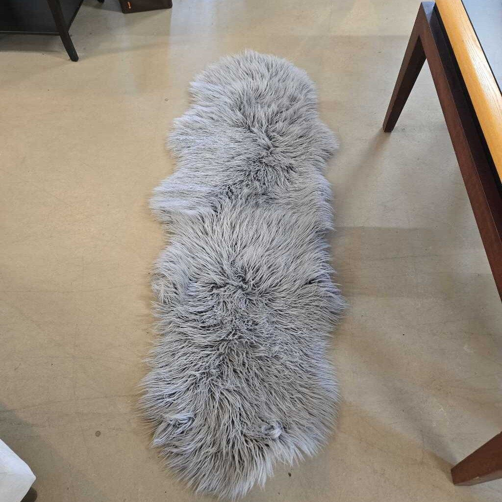 2' X 6' GREY SHAG RUNNER