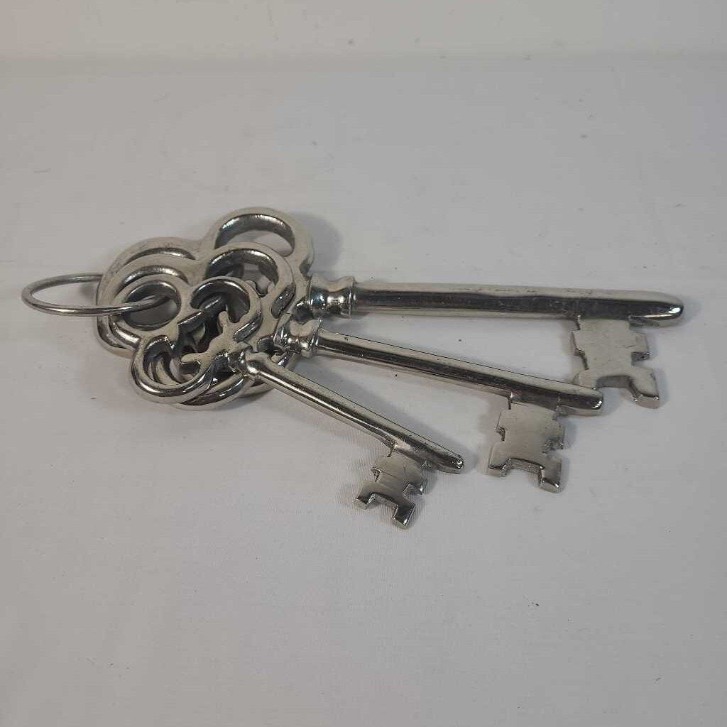 s/3 SILVER KEYS