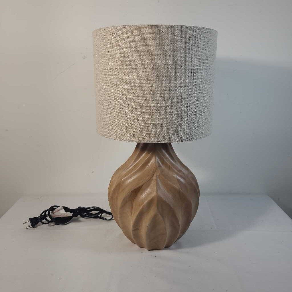 WOOD BASE TABLE LAMP