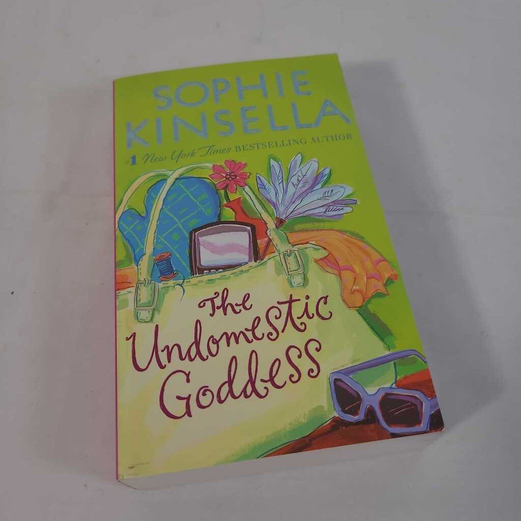 THE UNDOMESTIC GODDESS - SOPHIE KINSELLA