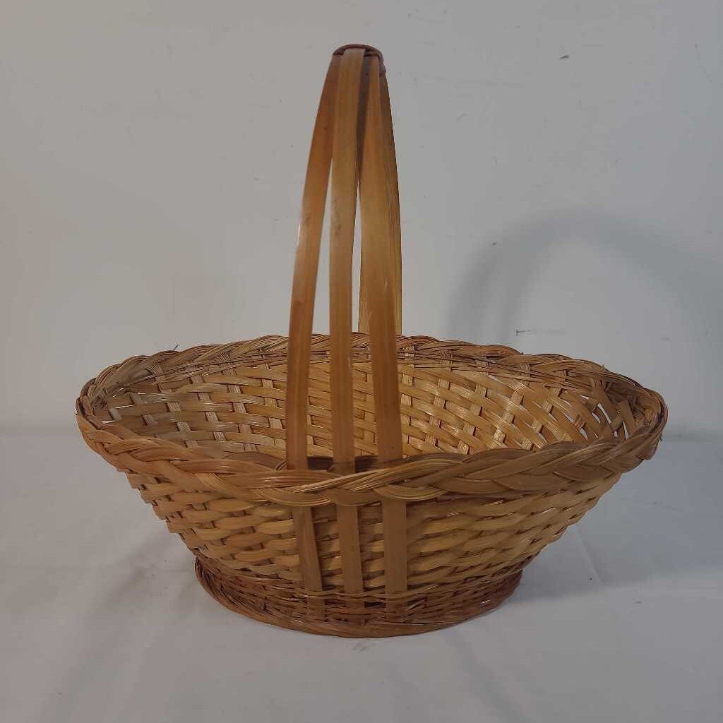 OVAL BASKET W/ HANDLE