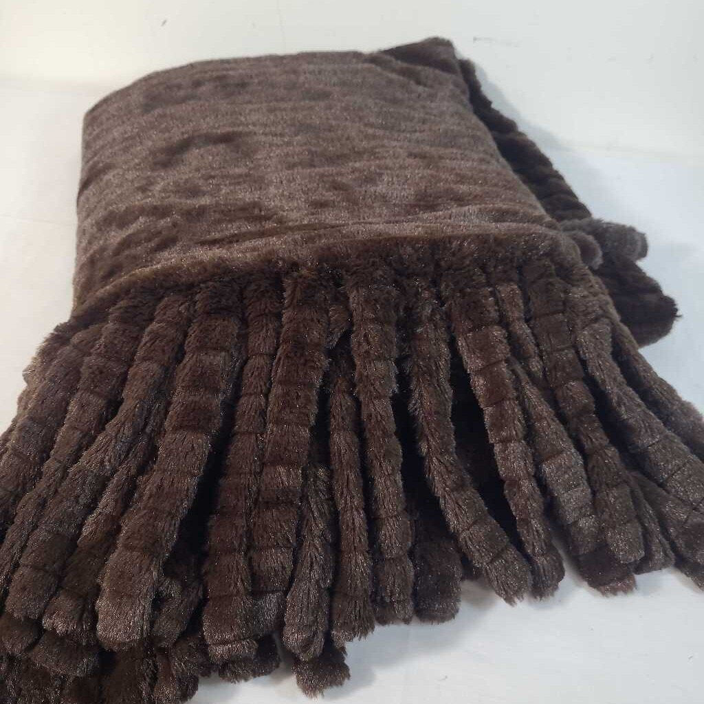 BROWN BLANKET W/TASSLES