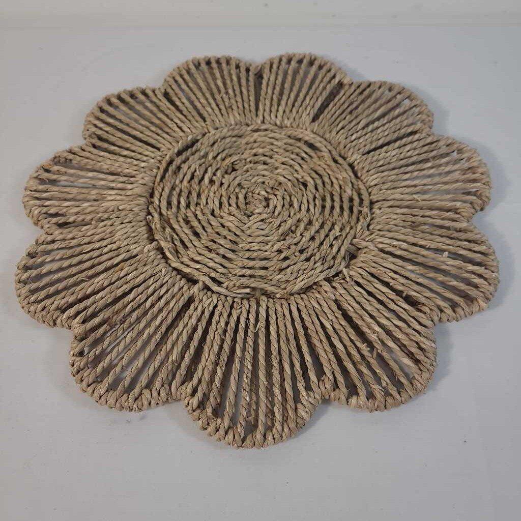 RATTAN FLOWER CHARGER