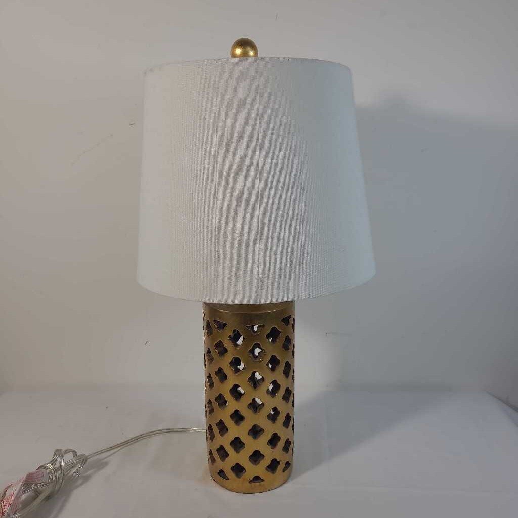 GOLD CUTOUT TABLE LAMP