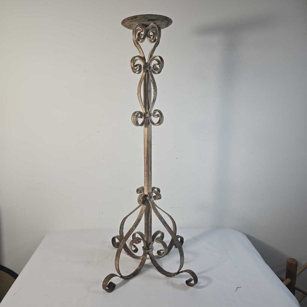 IRON CANDLE STAND
