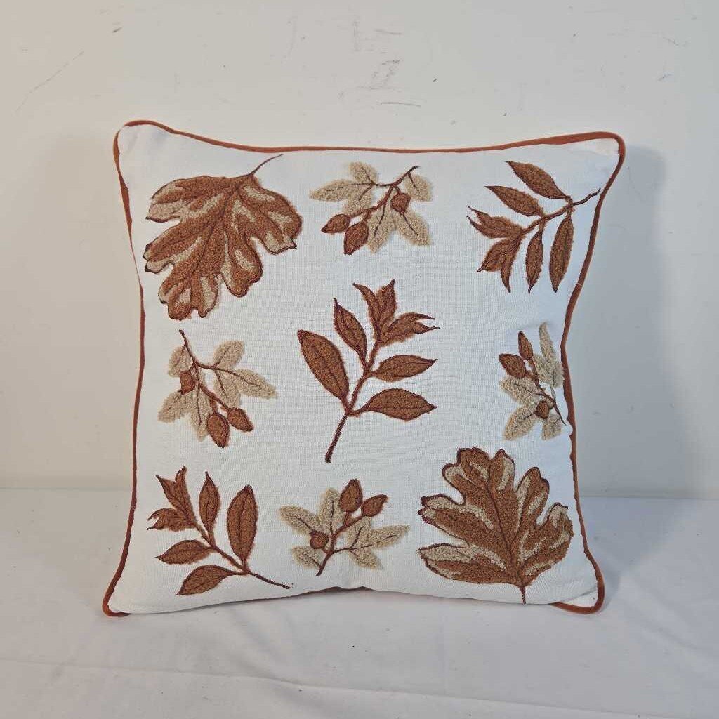 LEAF PILLOW