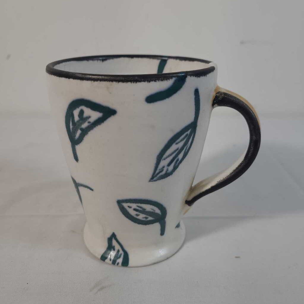 POTTERY LEAF MUG