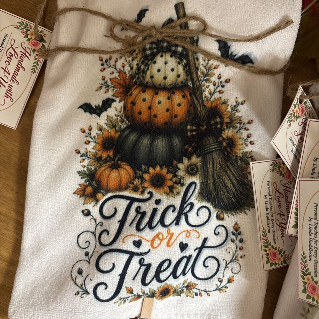 Halloween towel, Trick or Treat
