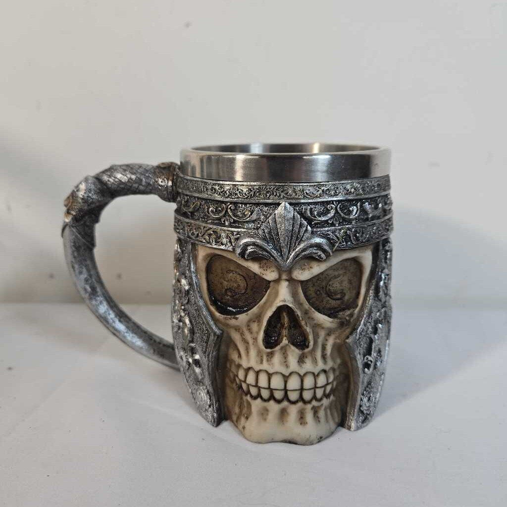 SKULL IN ARMOR MUG