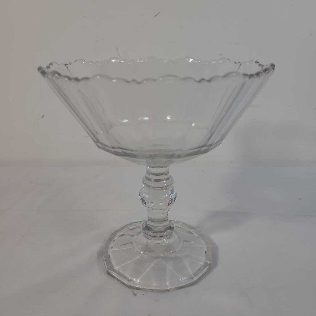 PEDESTAL BOWL W/ SCALLOPED EDGES