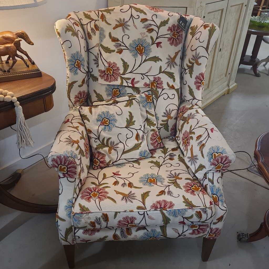 EMBROIDERED WINGBACK