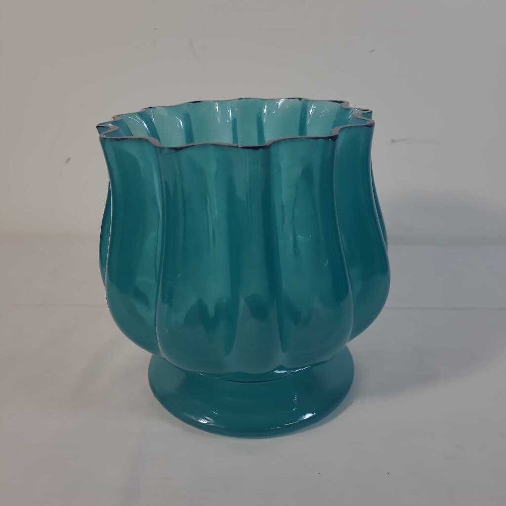 SHORT BLUE GLASS RUFFLE VASE