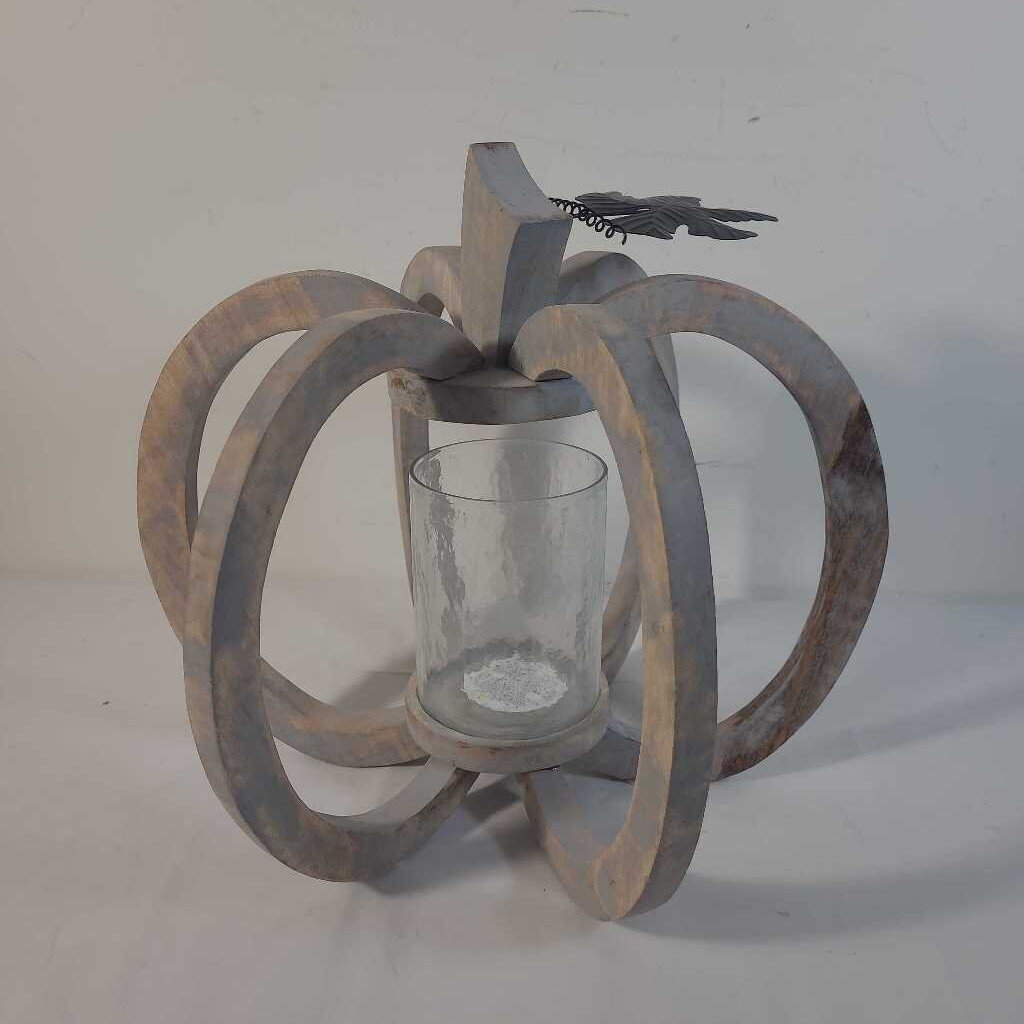 WOODEN PUMPKIN CENTERPIECE