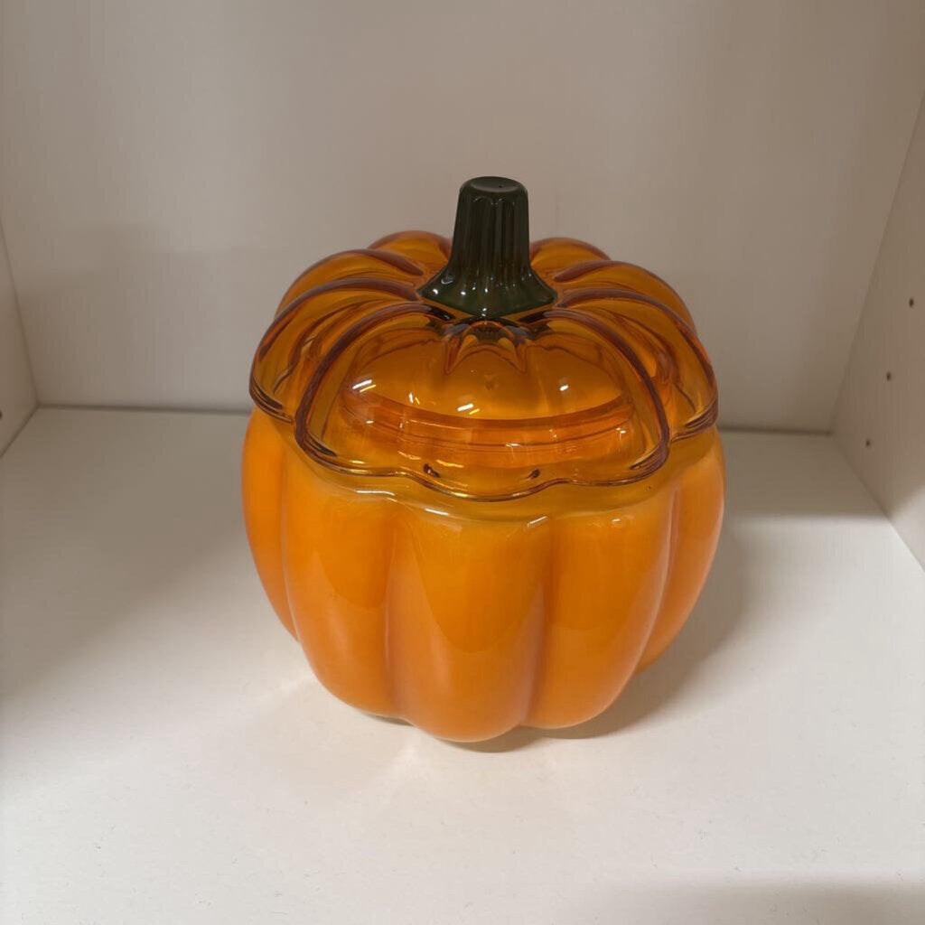Glass pump candle