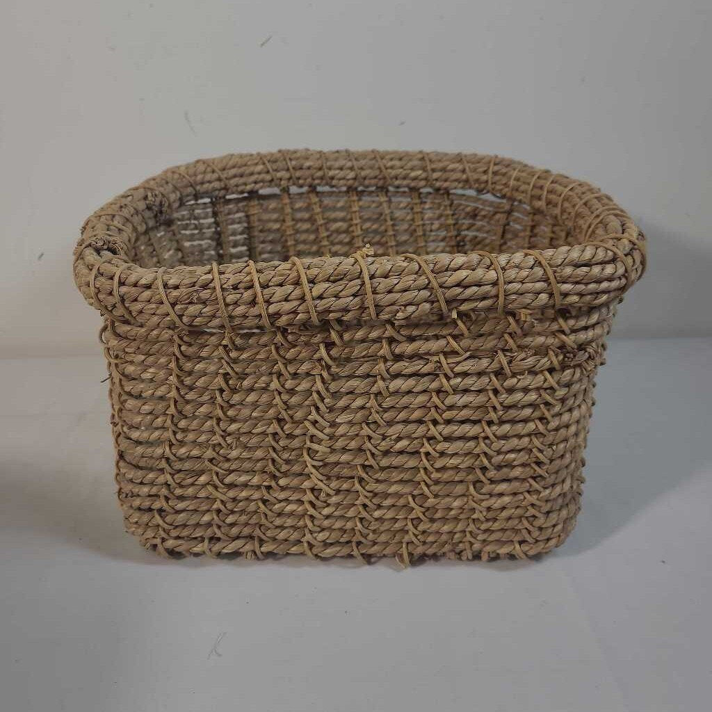 SQ WOVEN BASKET