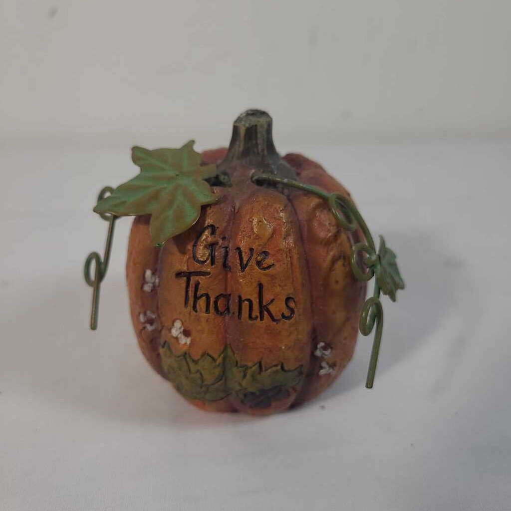 GIVE THANKS PUMPKIN