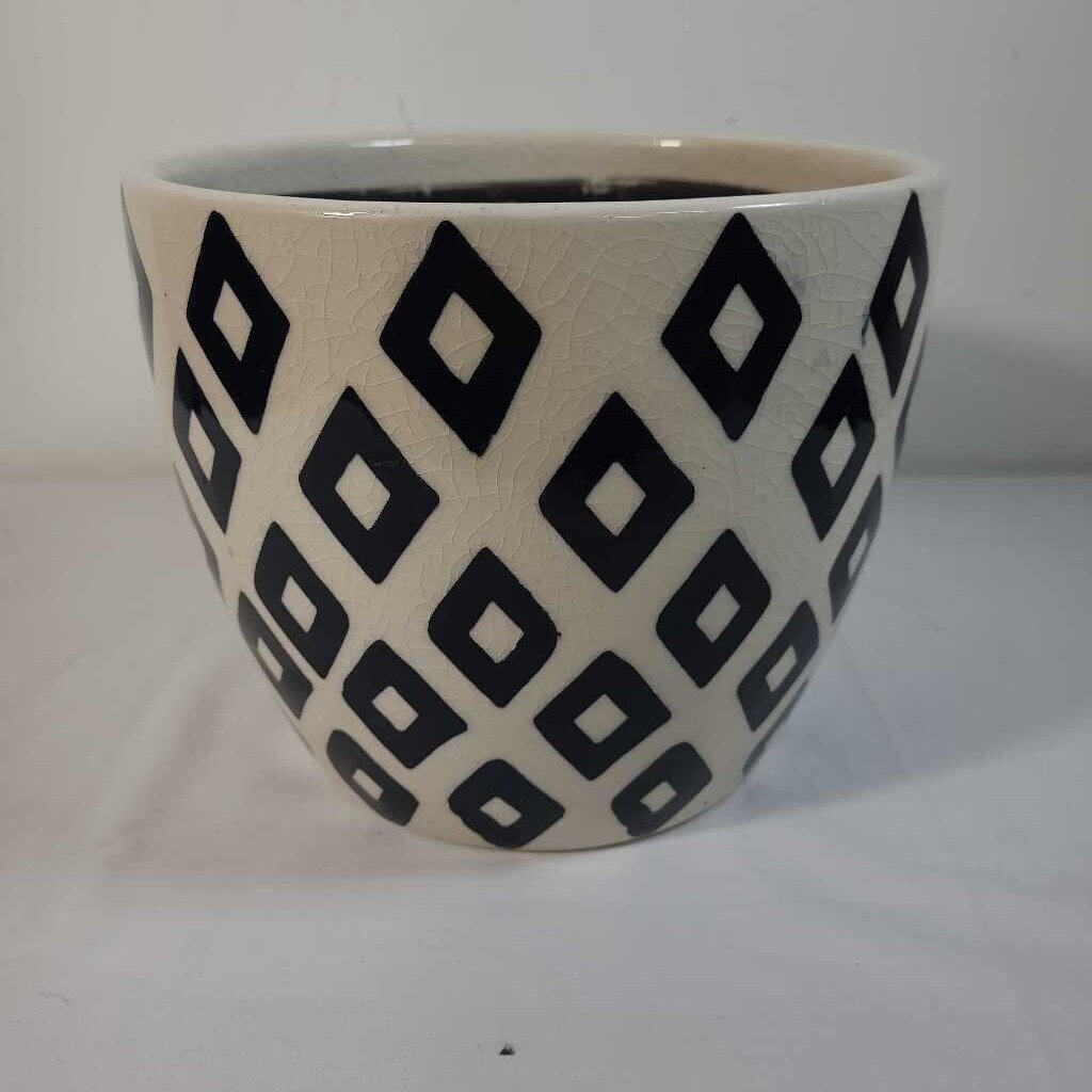 CREAM & BLACK CERAMIC POT