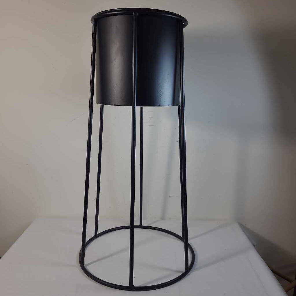 BLACK TIN PLANT STAND