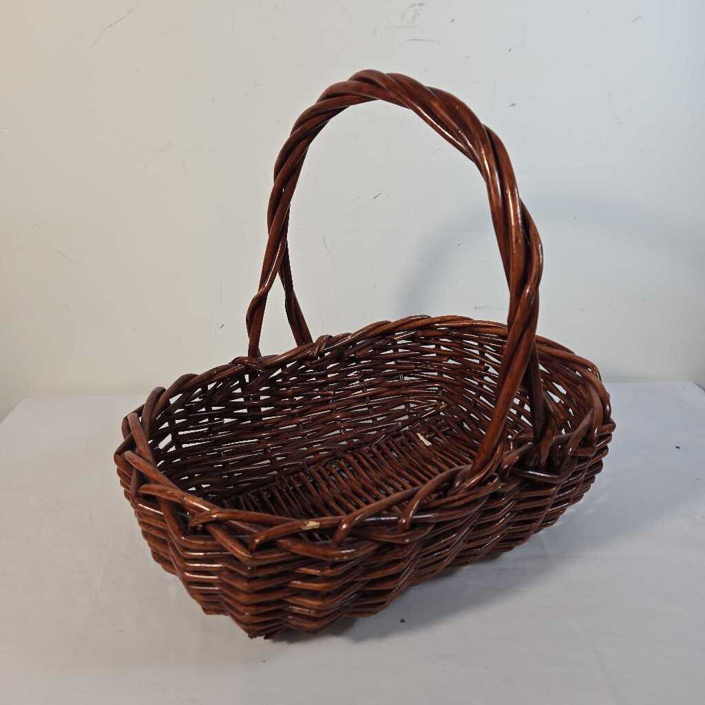 HANDLED OVAL BASKET