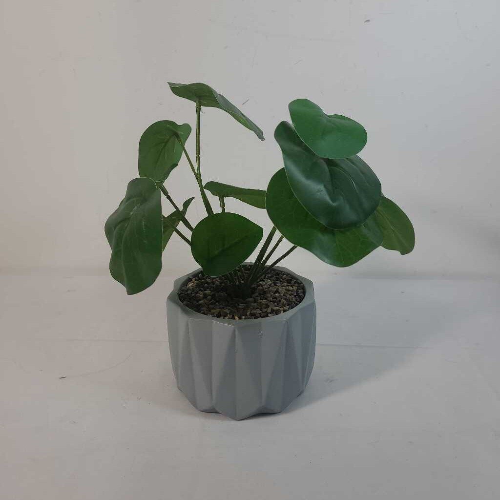 FAUX PLANT IN GREY POT